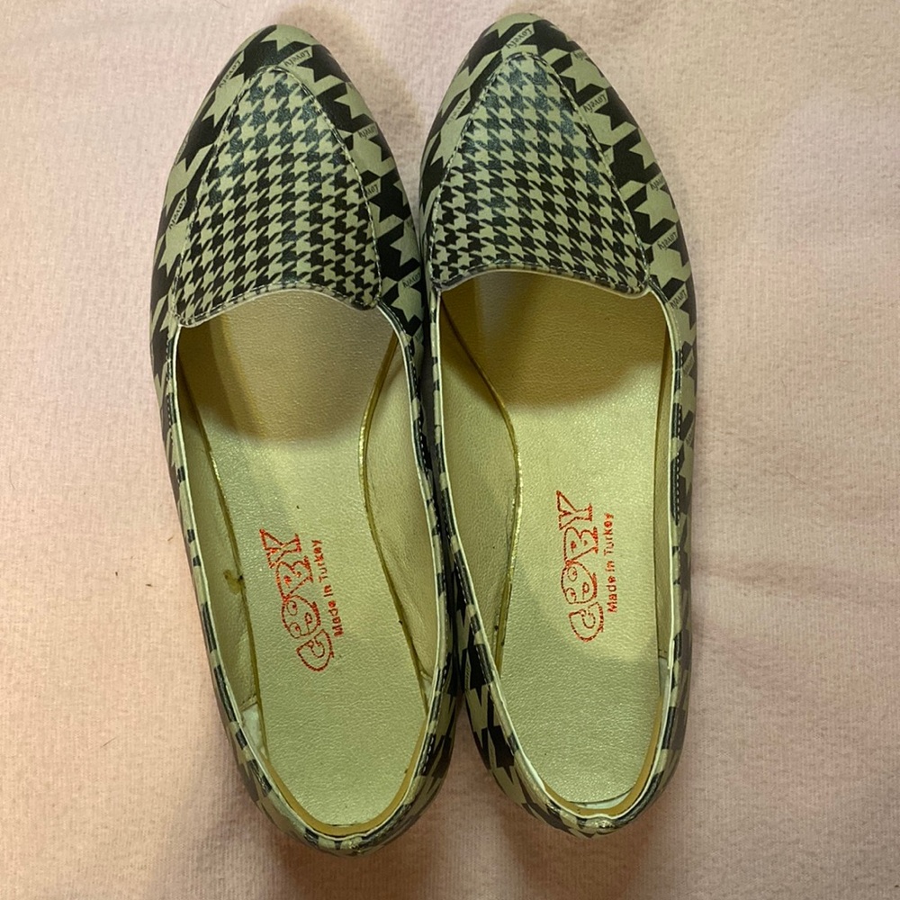 coby houndstooth flats